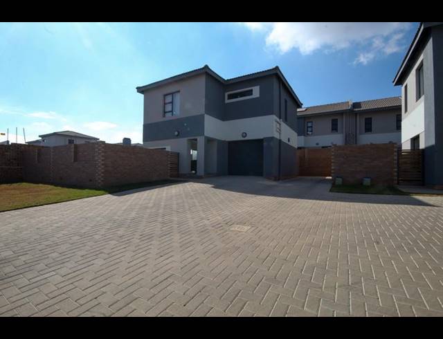 3 BEDROOM HOUSE FOR SALE IN THATCHFIELD